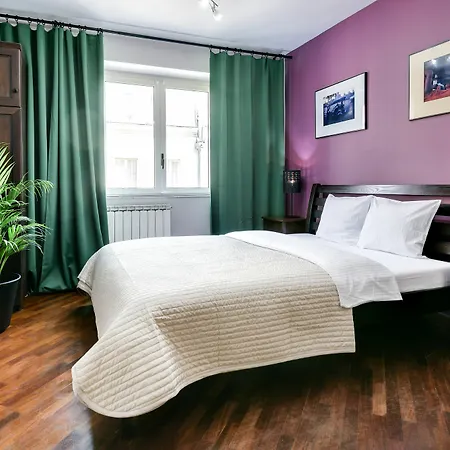 Friends Old Town אכסניה *