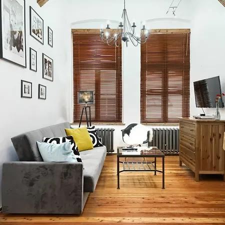 אכסניה Friends Old Town