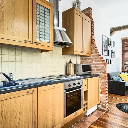 Friends Old Town אכסניה *