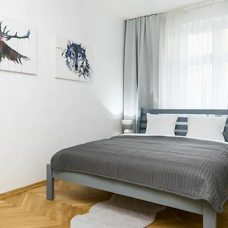 Friends Old Town אכסניה *