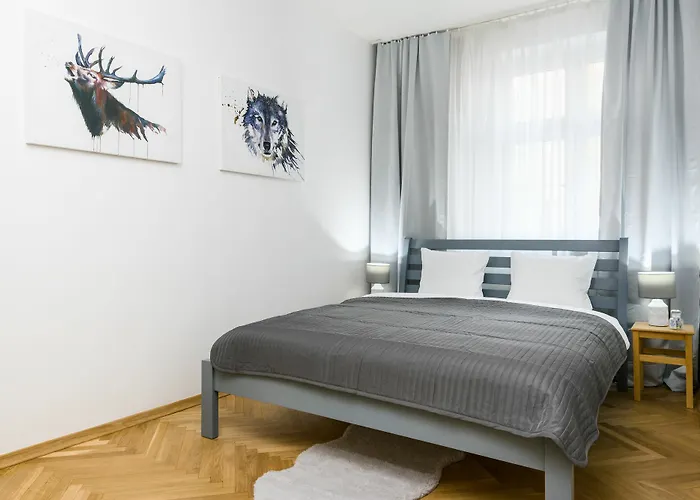 Friends Old Town Hostel *