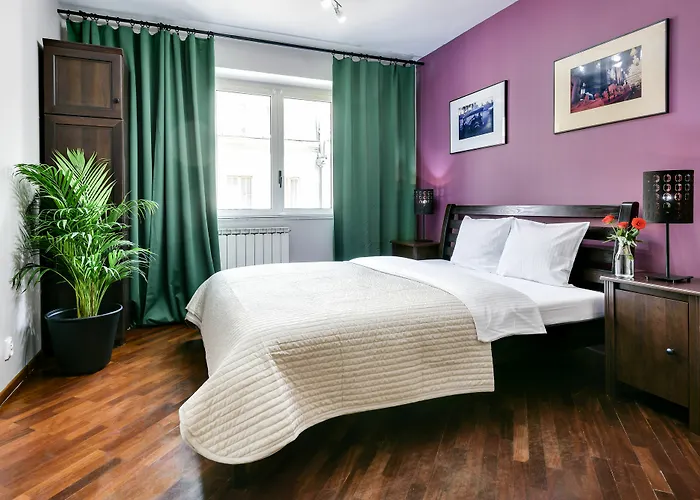 Friends Old Town Hostel *