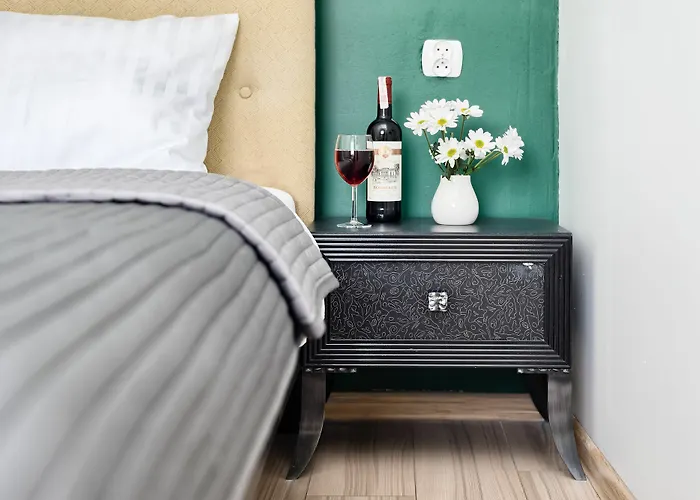 Friends Old Town Hostel *