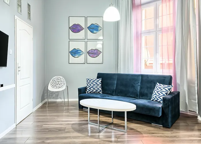 Friends Old Town Hostel *