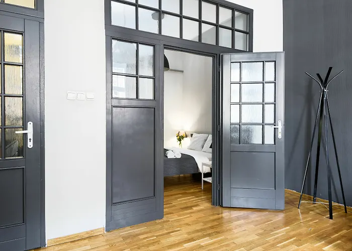 Friends Old Town Hostel *